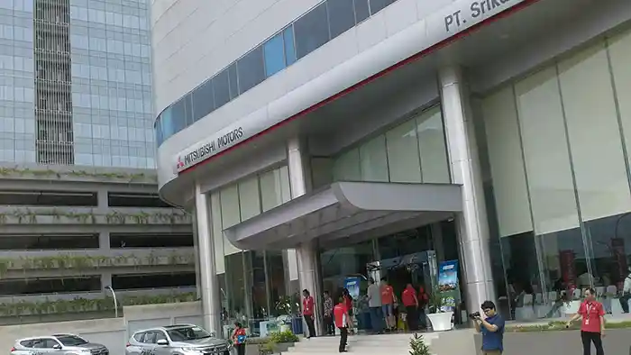 Foto - Dealer Baru Mitsubishi Berdiri di Karawang