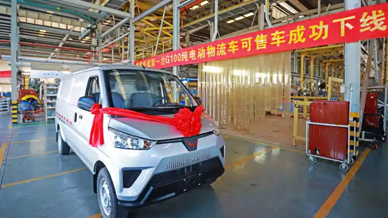 Foto - Wuling Punya Van Bermesin Listrik, Jauh Lebih Mahal dari Gran Max