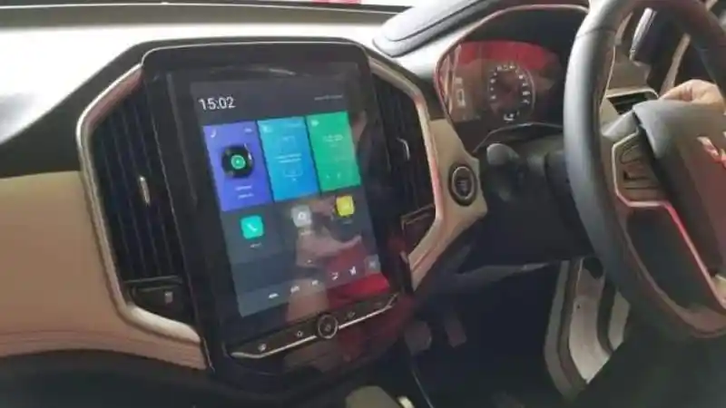 Foto - Komparasi Wuling Almaz VS Honda HR-V E CVT