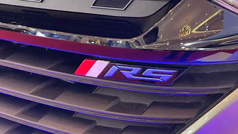 Foto - Ini Prediksi Spesifikasi Wuling Almaz Hybrid Concept