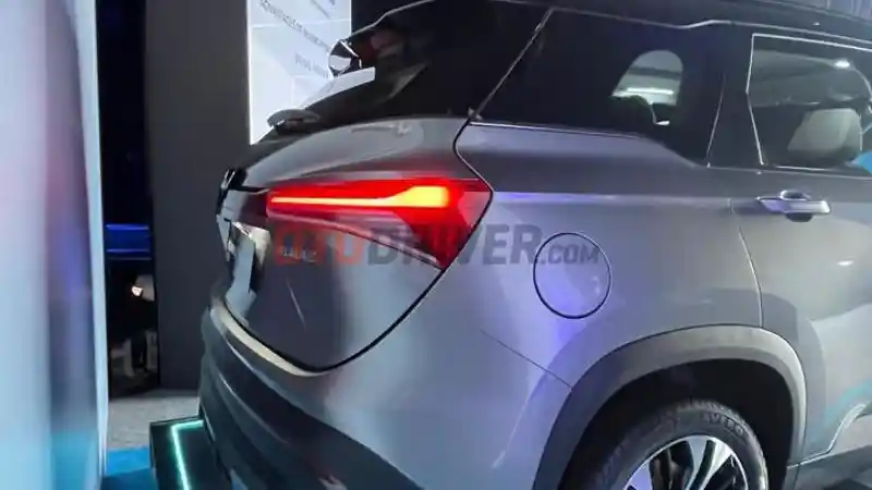 Foto - Wuling Almaz Hybrid Resmi Hadir Di Indonesia, Harga Rp 470 Juta!