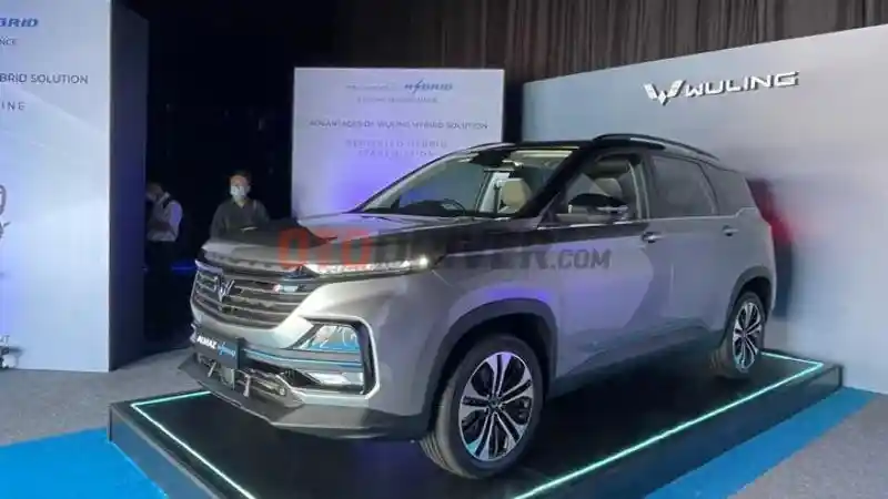 Komparasi - Membandingkan Spek Mesin Hybrid Wuling Almaz vs Toyota Kijang Innova Zenix