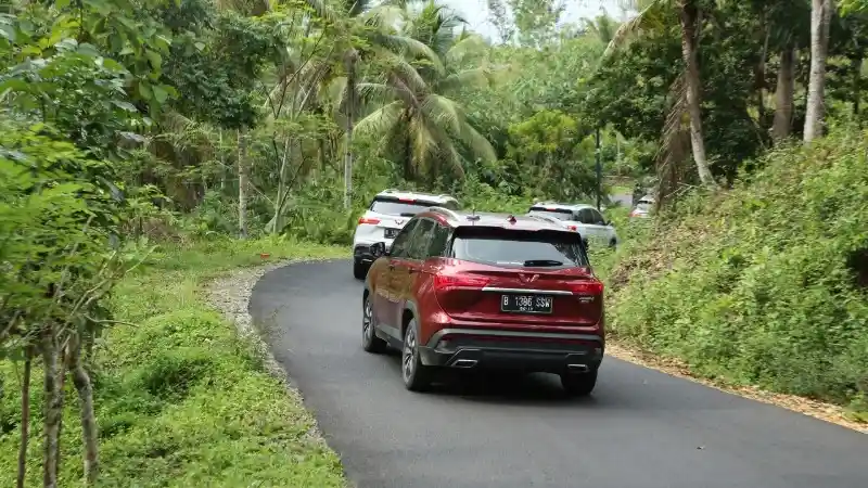 Foto - FIRST DRIVE: Wuling Almaz 2019