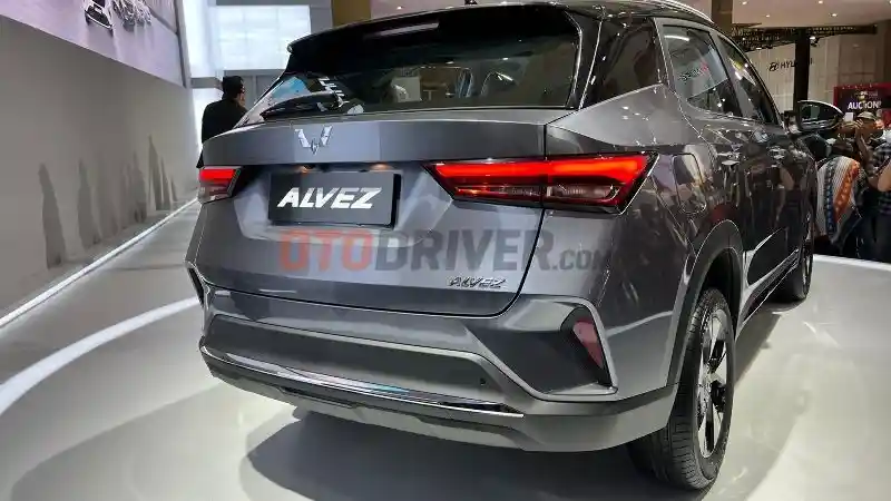 Foto - Wuling Alvez Kobarkan Perang di Segmen Compact SUV