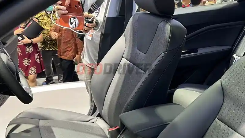 Foto - Wuling Alvez Kobarkan Perang di Segmen Compact SUV