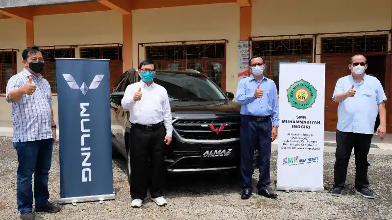 Tips - Wuling Berikan Unit Almaz Untuk Jadikan Bahan Praktek Di Sebuah SMK