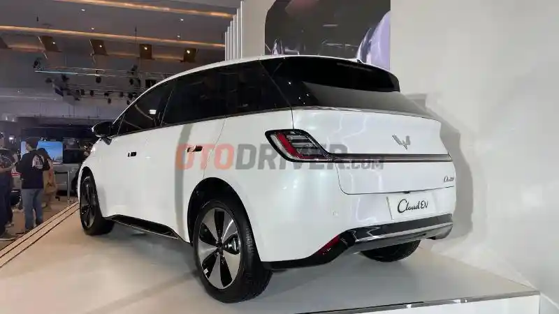 Foto - VIDEO: Wuling Cloud EV Versi Cina Punya Fitur Setara BMW Seri-7