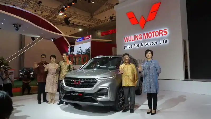 Berita - GIIAS 2018: Wuling Perkenalkan Sebuah SUV dan Mobil Listrik Mungil