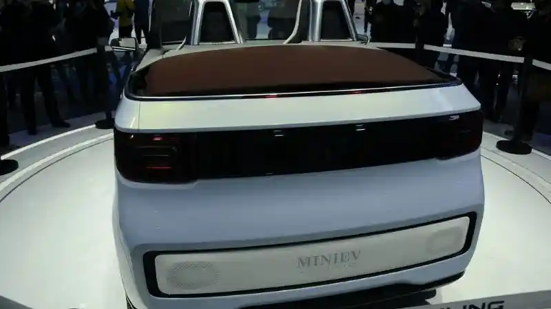 Foto - Mobil Listrik Murah Wuling Tampil Funky Dengan Hilangnya Atap