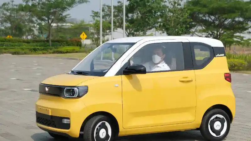 Foto - Tiga Menteri Jokowi Kunjungi Wuling. Kode Keras Era Mobil Listrik Indonesia
