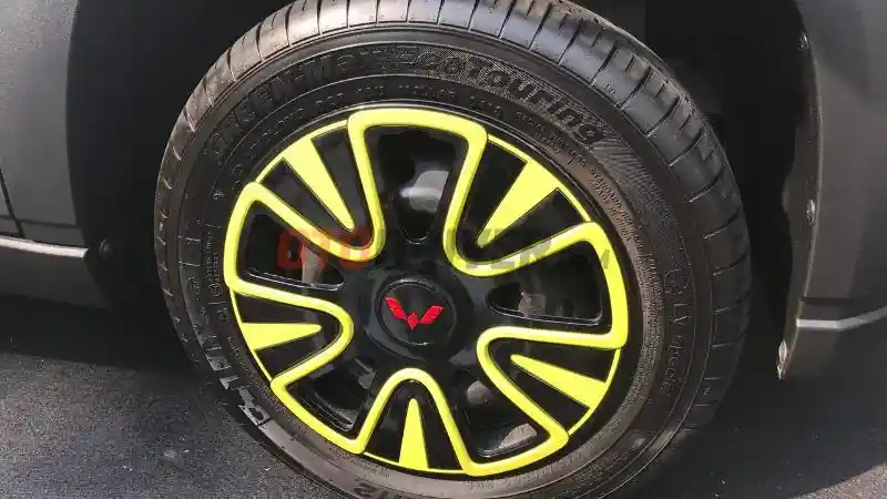 Foto - Sama-sama Mungil, Ini Perbedaan Mobil Listrik Wuling E100 dan E200