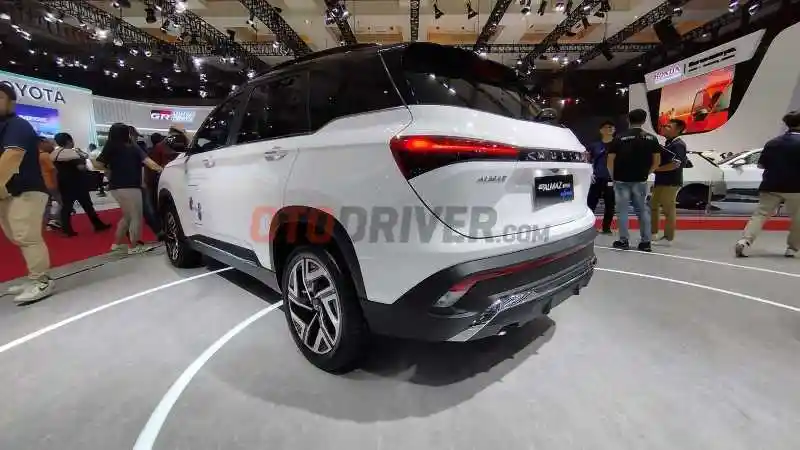 Foto - Wuling New Almaz Hybrid, SUV Elektrifikasi Dengan Banderol Affordable
