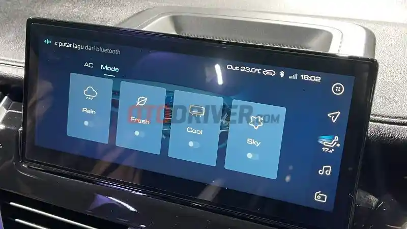 Foto - Logo Silver Tandai Wuling Cortez Naik Kelas Jadi Smart MPV