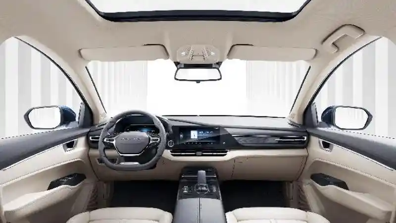 Foto - Intip Mewahnya Interior MPV Baru Wuling, Innova Wajib Waspada
