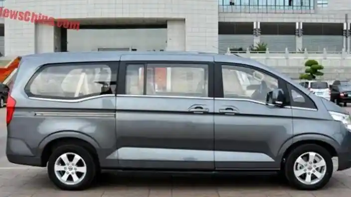 Foto - Resmi Dijual di Tiongkok, MPV 9 Penumpang Wuling Dipasarkan Setara Rp 200 Jutaan