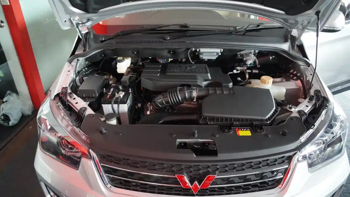 Foto - FIRST DRIVE: Wuling Confero S 1.5L