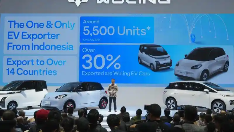 Foto - Tujuh Tahun Di Indonesia Wuling Telah Produksi Ratusan Ribu Mobil