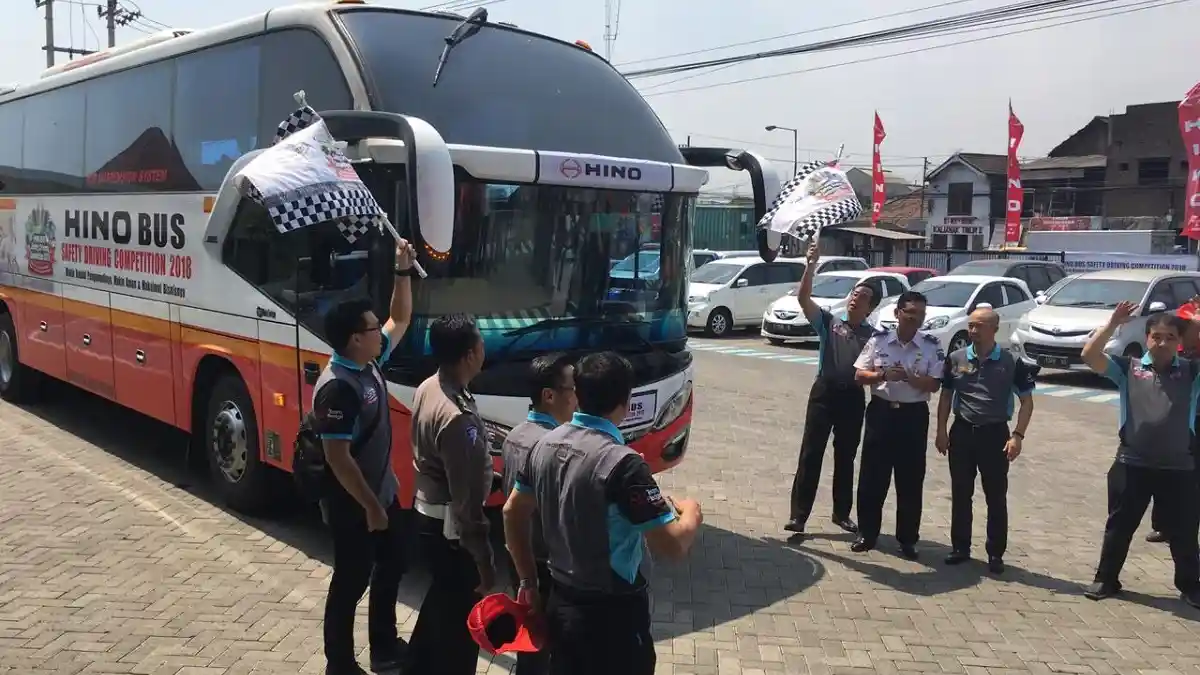 Bus - Hino Jual Bus 1.387 Unit Sepanjang 2018, Bus Mesin Belakang Masih Terlaris 
