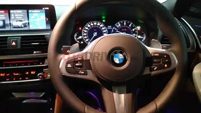 Foto - Komparasi BMW X4 VS Mercedes-Benz GLC 300 Coupe