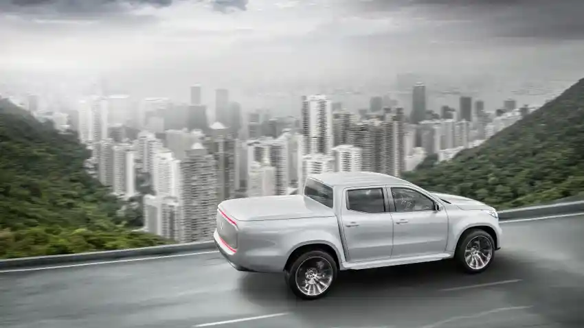 Foto - Mercedes-Benz X-Class Tampil Berani