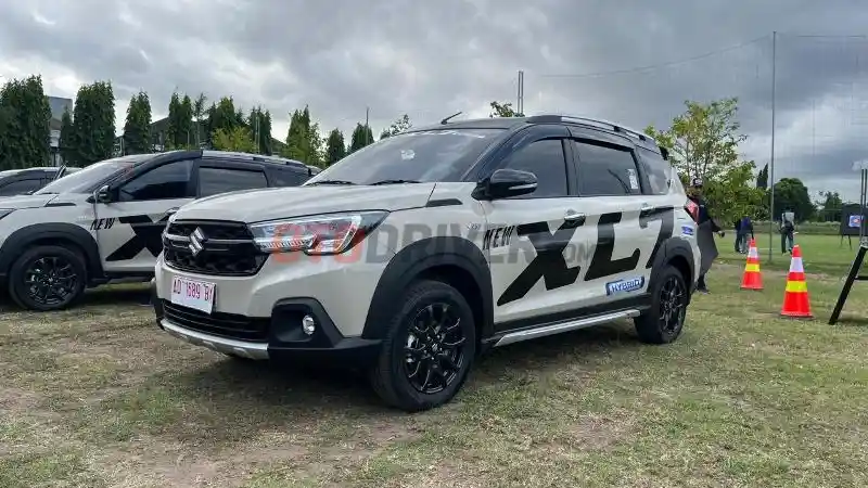 Foto - Komparasi Dimensi, Spesifikasi Mesin, Dan Harga Citroen C3 Aircross vs Rival