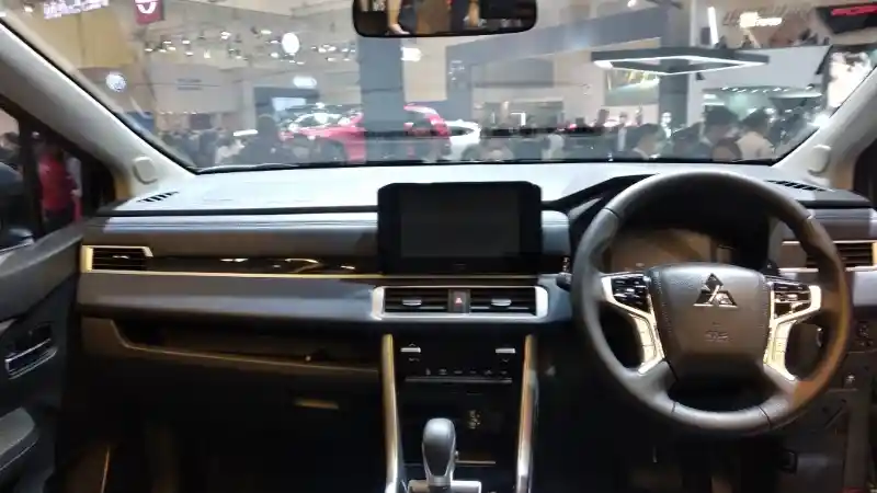 Berita - Fitur Internet of Vehicle Belum Penting di Mobil Mitsubishi, Ini Alasannya