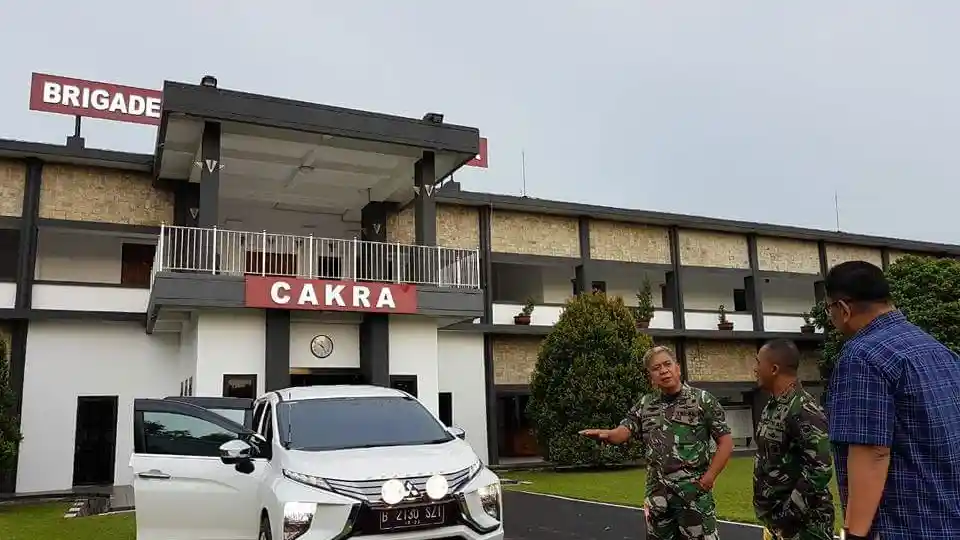 Foto - Anggota Marinir TNI AL Berprestasi Perkuat Komunitas Mitsubishi Xpander