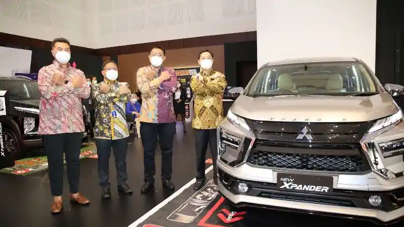 Foto - Xpander Dan Xpander Cross Facelift Bersolek Di GIIAS Surabaya