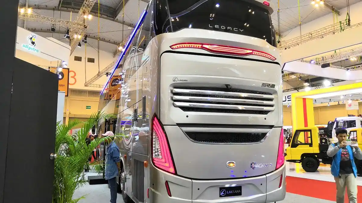Bus - GIIAS 2018: Bus Double Decker Karoseri Laksana Mencuri Perhatian Pengunjung