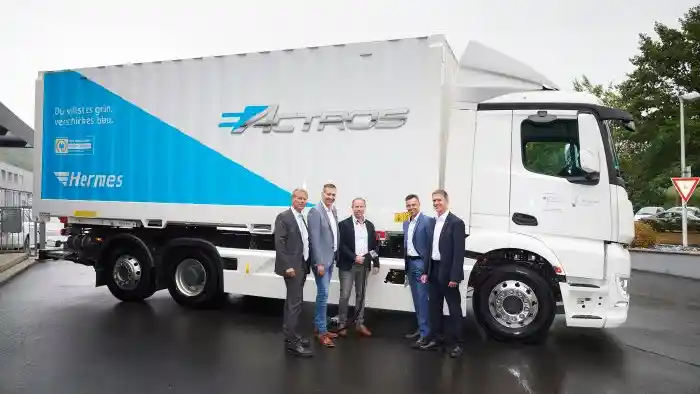 Foto - Mengintip Ujicoba Pemakaian 10 Truk Listrik eActros dari Mercedes-Benz