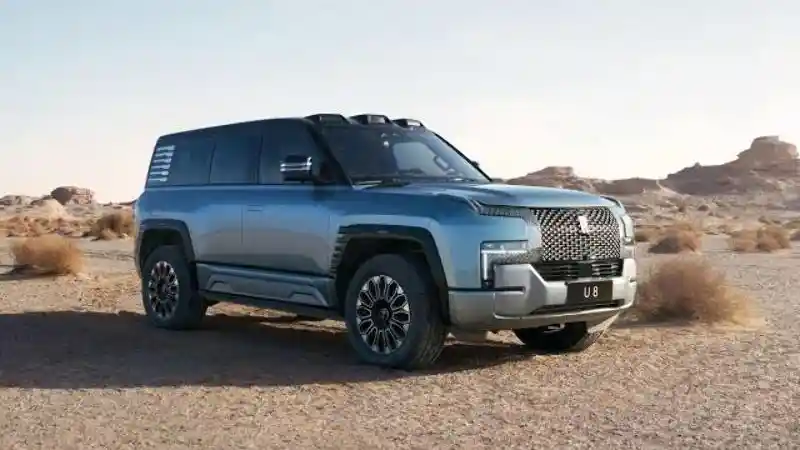 Foto - Pesaing G-Class, BYD YangWang U8 Bisa Mengapung di Air