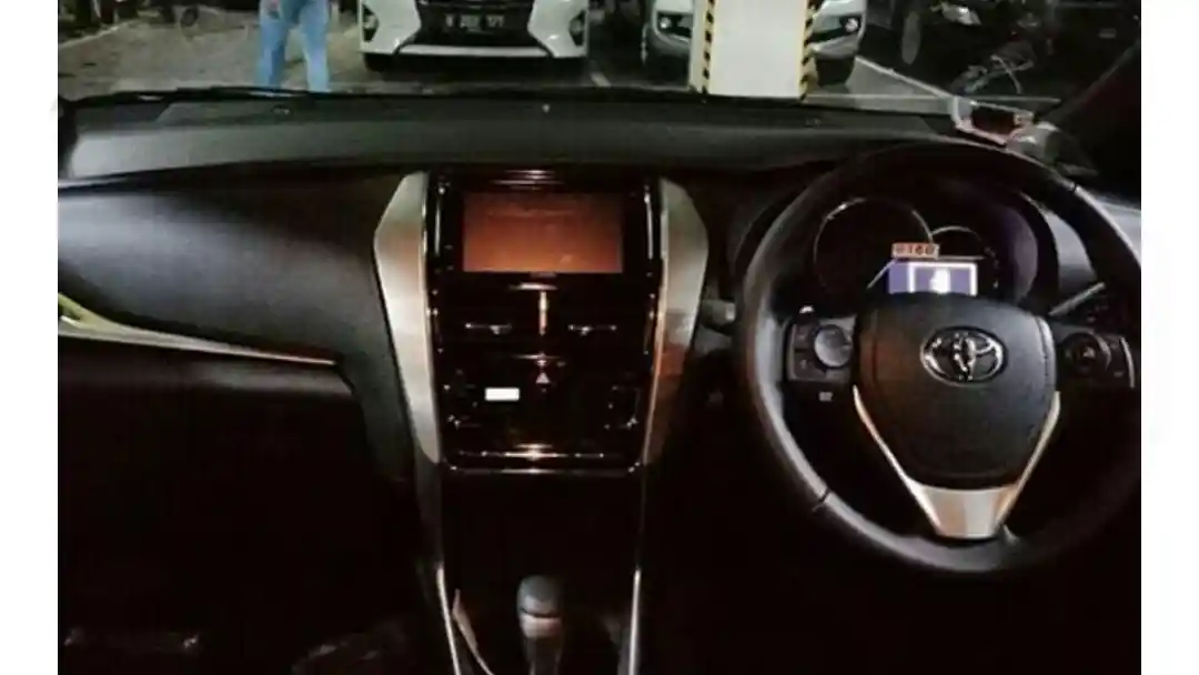 Foto - SPY SHOT: Wujud Utuh Yaris Generasi Terbaru di Indonesia (12 Foto)