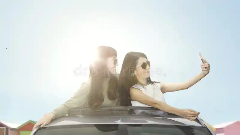 Tips - Jangan Hanya Digunakan Untuk Selfie, Begini Cara Merawat Sunroof