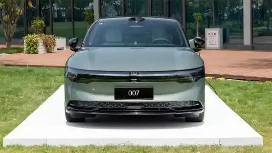 Foto - Zeekr 007 Segera Diluncurkan, Sedan Berperforma Tinggi Rp 460 Jutaan Yang Butuh Waktu Charge 10 Menit Full