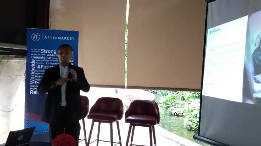 Foto - ZF Jamah Pasar Spare Part Truk Jepang