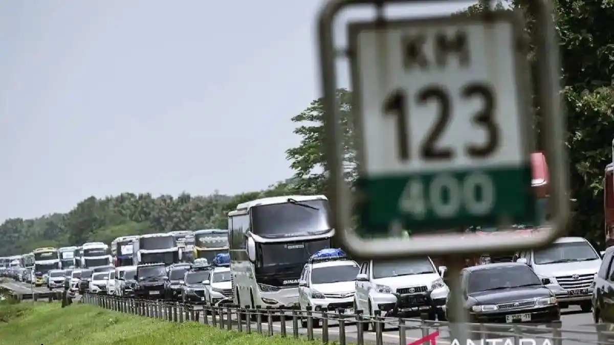 Berita - Waspada Kepadatan Tol Cipali Mulai Terlihat