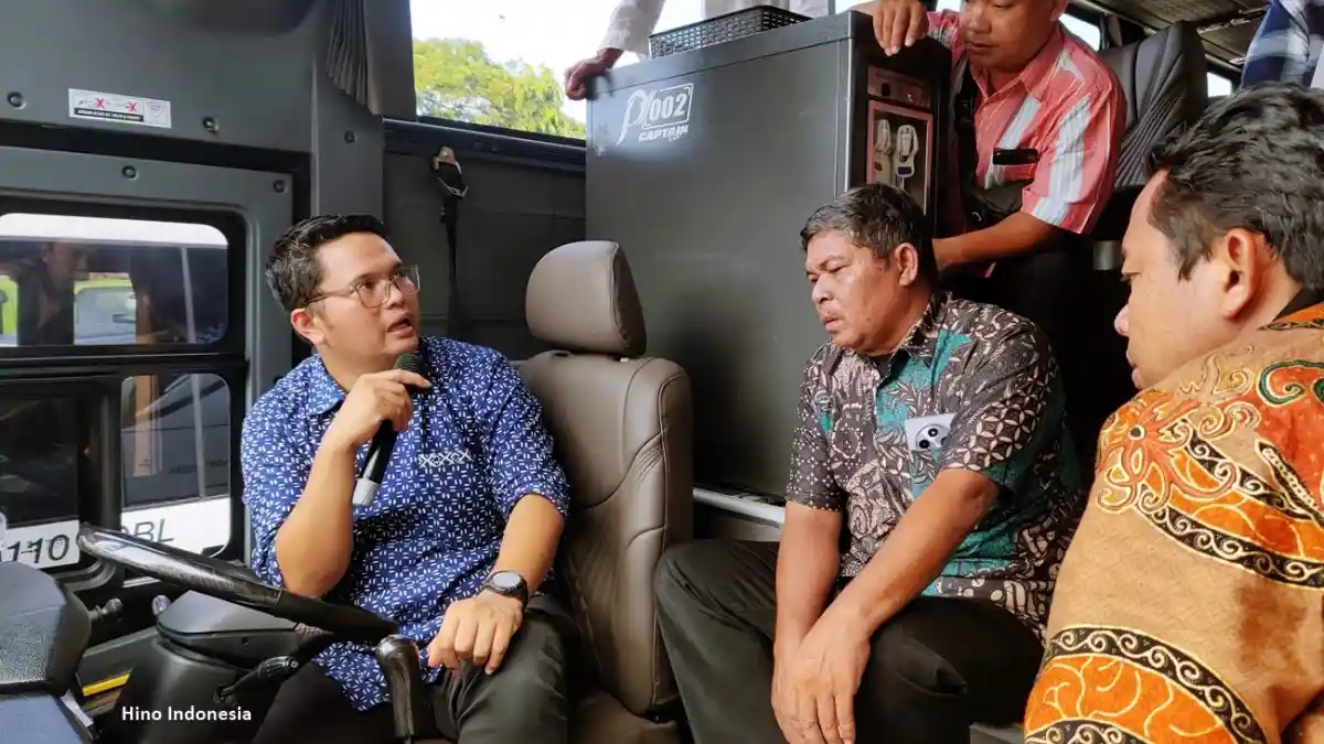 Bus - Jelang Puncak Musim Lebaran Hino Bikin Pelatihan Cegah Laka