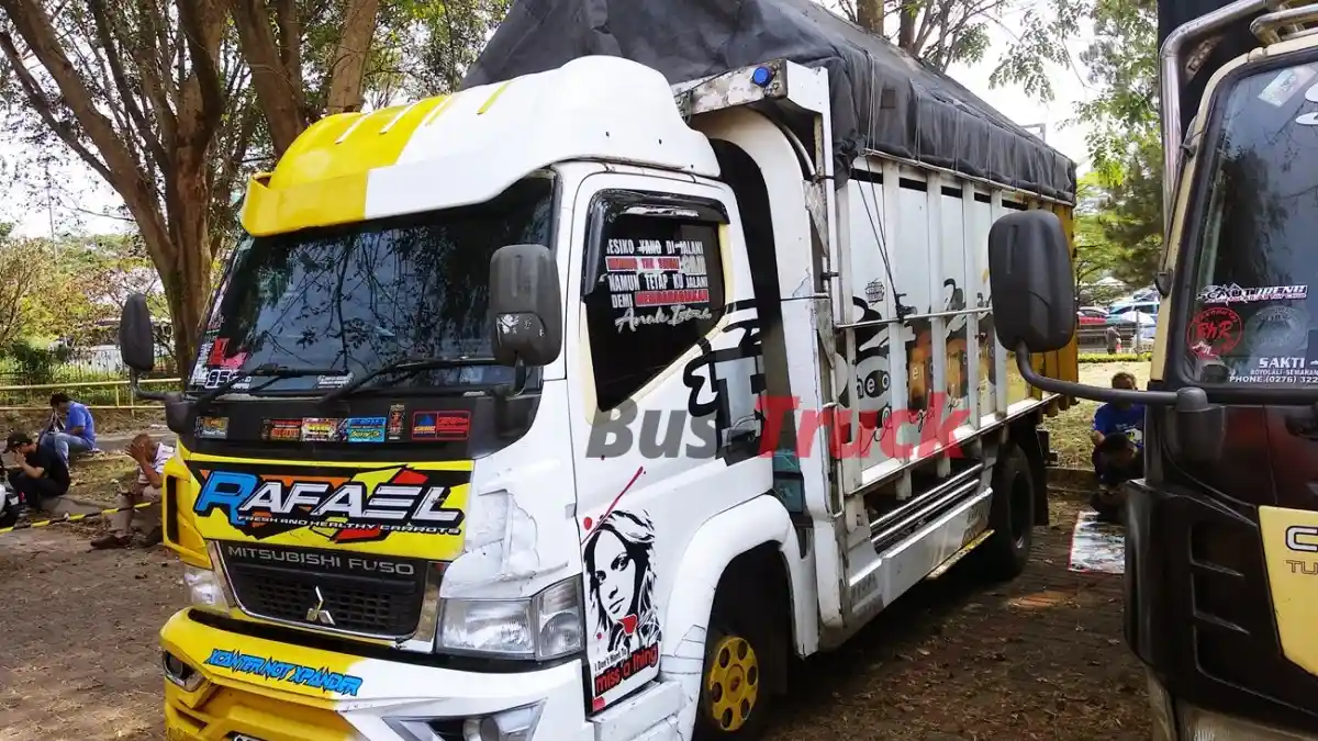 Truk - Mitsubishi Fuso Panggil Canter Euro4 Buat Perbaikan Lampu Rem Secara Gratis