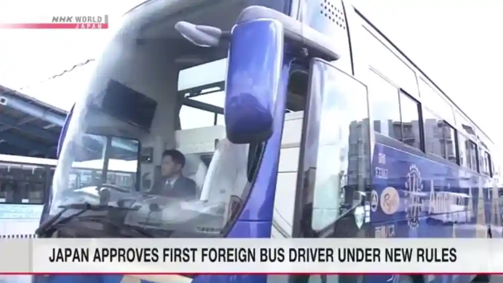 Bus - Bus Pariwisata Jepang Pertama Kali Dikemudikan Orang Indonesia