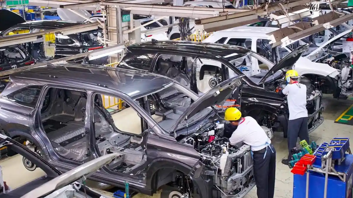 Berita - Permintaan Pasar Banyak, Toyota Sudah Produksi Veloz Hybrid 15 Ribu Lebih