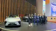 Gambar: Lexus ES 350e dan ES 350h Meluncur di GIIAS 2026, Ini Harganya
