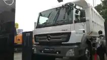  Mercedes-Benz Axor 2528 C (6x2) M/T: Truk Heavy Duty Tangguh di Segala Medan, Daya Tanjak Prima