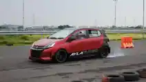  Daihatsu Ayla Turbo Untuk Pertama Kalinya Cicipi Aspal Sirkuit