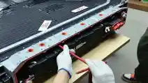 Viral, Blade Battery Milik BYD Dibuka Paksa