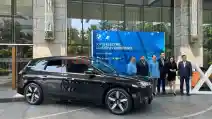 BMW iX Siap Jadi Taksi Mewah di Jakarta
