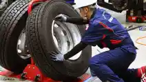  Bridgestone Bikin Lomba Rawat Ban Truk-Bus Di Jepang