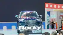 Daihatsu Rocky e-Smart Hybrid Resmi Meluncur di GIIAS 2025, Harga Mulai Rp 293,9 Juta