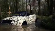 VIDEO: Range Rover Evoque Convertible Tes Renang
