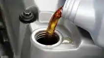  Mobil Ganti Oli Mesin Rutin Karena Keracunan BBMnya Sendiri?