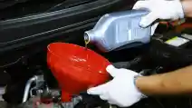  Perlu Nggak Sih Mengganti Oli Mobil Sehabis Dipakai Mudik? Ini Jawaban Dari Ahlinya